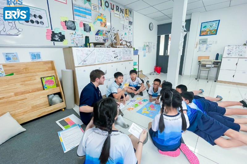 Phát triển chỉ số thông minh cảm xúc từ bé - Nuôi dưỡng EQ bắt đầu từ những cuộc trò chuyện nhỏ mỗi ngày