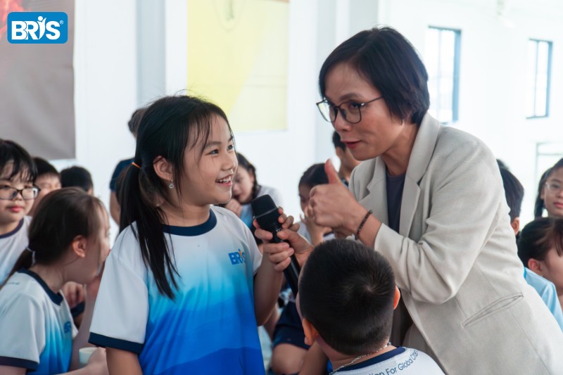 Khả năng tự điều chỉnh ở trẻ nhỏ - Trẻ thiếu tự điều chỉnh thường dễ bùng nổ cảm xúc, khó tập trung và hành động thiếu kiểm soát.