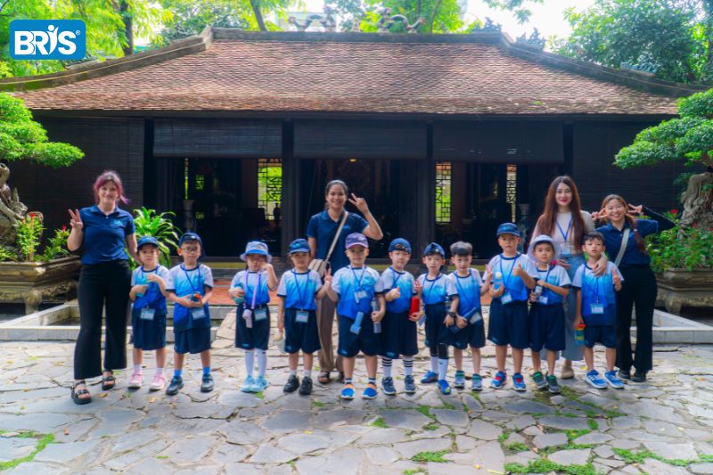 Phát triển tình cảm gia đình trong con - Sự kết nối giữa gia đình và nhà trường tạo nên nền tảng phát triển vững chắc cho trẻ.