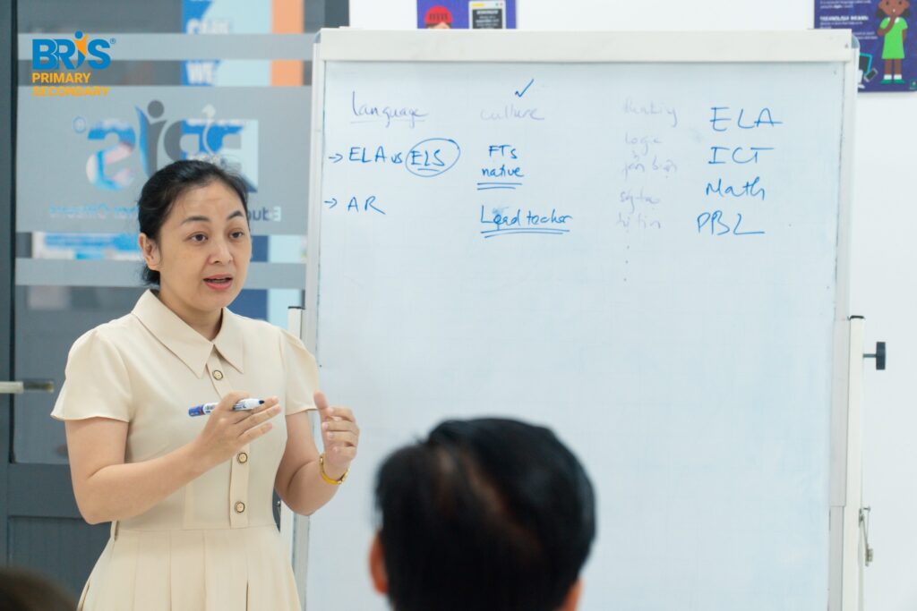 Ban lãnh đạo BRIS hội thoại cùng phụ huynh