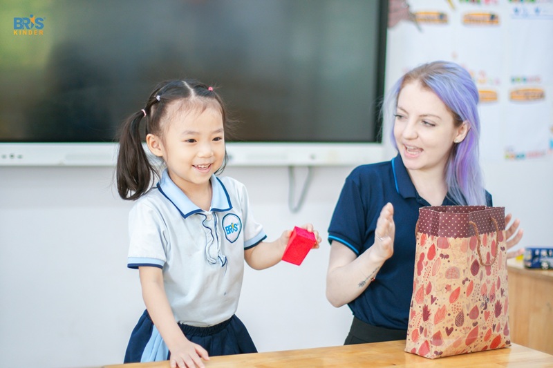Các nguyên tắc quan trọng khi dạy tiếng anh cho trẻ