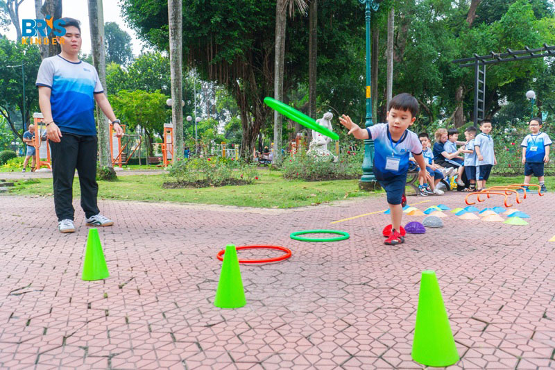 Phát triển toàn diện cả trí tuệ thể chất cảm xúc