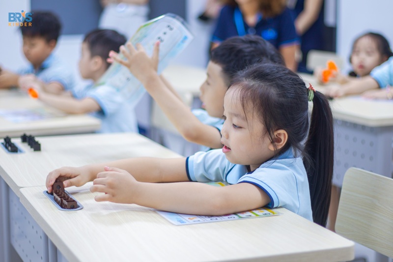Phương pháp học qua sách tranh và kể chuyện