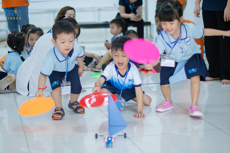 So sánh trường mầm non quốc tế và song ngữ