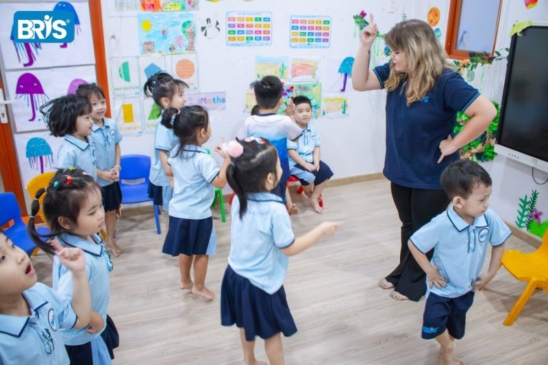 Tiếng Anh cho trẻ 3 tuổi - Học tiếng Anh thông qua những bài hát hấp dẫn