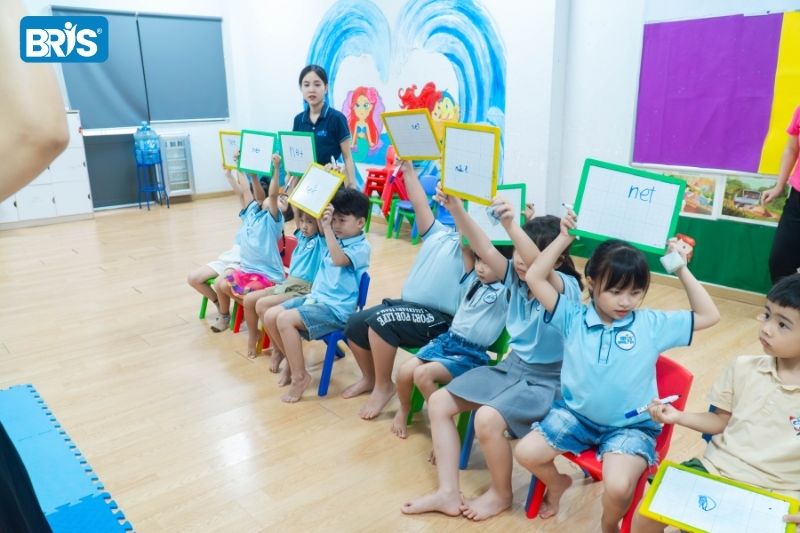 Tiếng Anh cho trẻ 3 tuổi - Tham gia học tiếng Anh tại trường Bris
