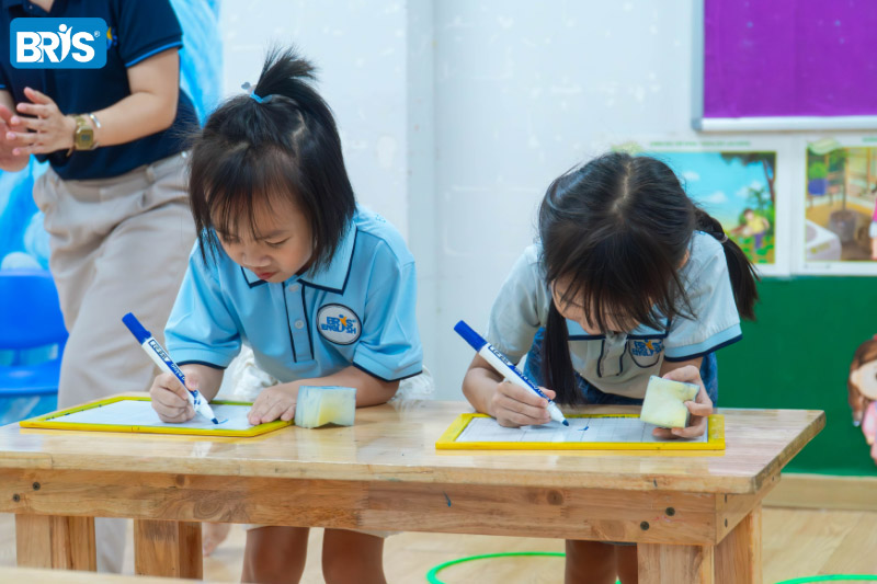 Cách khắc phục thói quen trì hoãn - Phụ huynh hãy khen thưởng khi trẻ hoàn thành tốt được công việc của mình