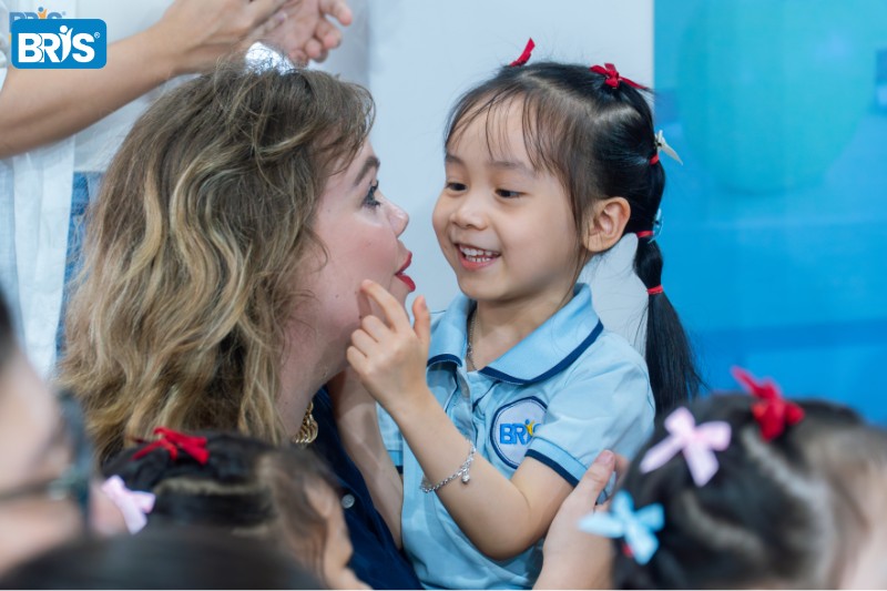 Cách dạy trẻ nghe lời - Đằng sau sự bướng bỉnh là nhu cầu được lắng nghe, được hiểu và được tôn trọng từ trẻ nhỏ.