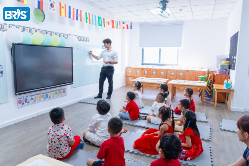 Cách dạy trẻ nghe lời - Môi trường giáo dục tích cực là nền tảng giúp trẻ hình thành tính tự giác một cách tự nhiên