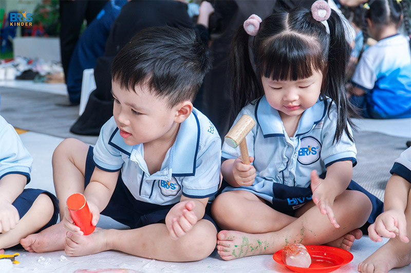 kỹ năng mềm cho trẻ mầm non - Kỹ năng mềm đóng vai trò quan trọng trong việc hình thành tính cách và khả năng thích nghi của trẻ ngay từ những năm đầu đời.