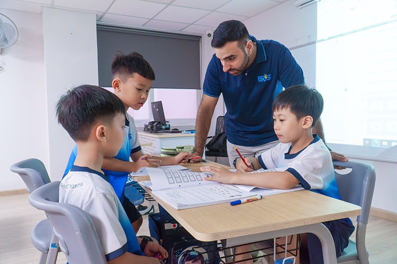 Cách dạy bé học bảng cửu chương nhanh thuộc - Học bảng cửu chương nhanh và nhớ lâu không chỉ dựa vào khả năng ghi nhớ, mà quan trọng hơn là cách người lớn hỗ trợ