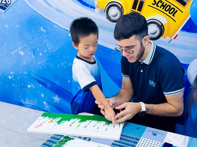 Cách dạy bé học màu sắc - Dạy qua các hoạt động hằng ngày