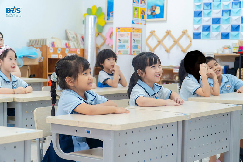 Cách dạy trẻ phát âm tiếng anh chuẩn - Biến việc học phát âm thành một trò chơi sẽ tạo hứng thú và giảm áp lực.