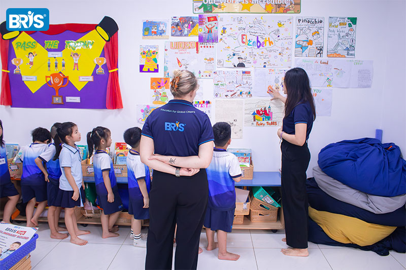 Có nên cho con học lớp tích hợp không - “Học tích hợp” phù hợp với trẻ mầm non và tiểu học bởi đây là cách học tự nhiên như cách các em khám phá thế giới, thông qua vui chơi, trải nghiệm và kết nối mọi điều xung quanh mình.
