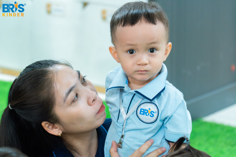 Có nên gửi trẻ 18 tháng tuổi đi học - Giai đoạn từ 18–30 tháng tuổi được xem là “độ tuổi vàng” để trẻ bắt đầu tham gia vào môi trường nhóm