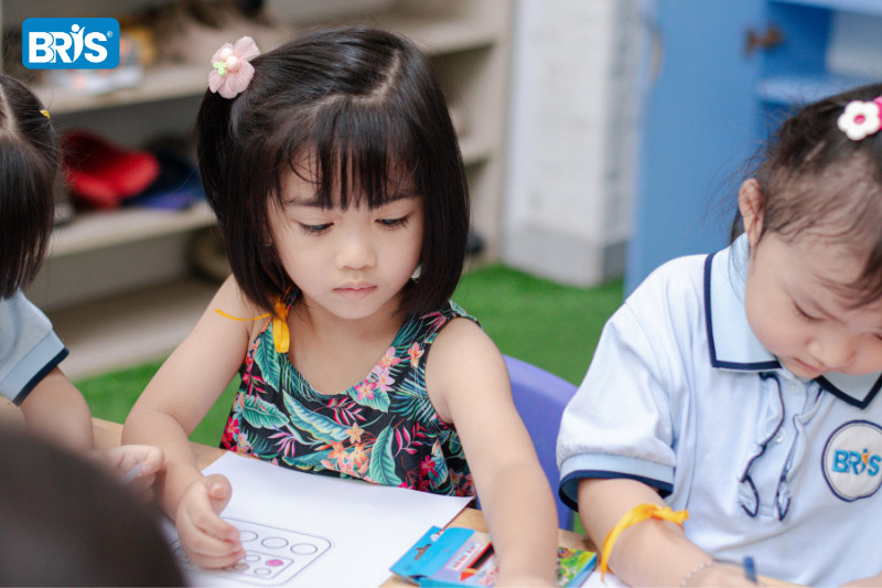 Dạy Bé Học Toán Chuẩn Bị Vào Lớp 1 - Có rất nhiều phương pháp dạy học toán chuẩn bị vào lớp 1 cho trẻ
