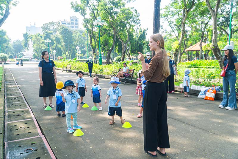 Giúp con làm chủ cảm xúc - Khi giúp con làm chủ cảm xúc cần phải thống nhất hình thức kỷ luật