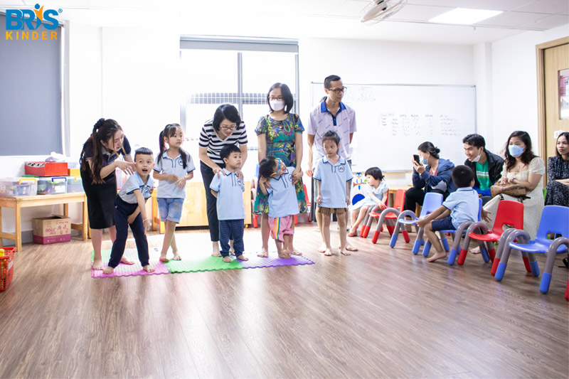 Hoạt động học của trẻ mầm non - Hoạt động học của trẻ mầm non đóng vai trò nền tảng trong việc hình thành nhân cách và phát triển toàn diện cho trẻ trong những năm đầu đời.