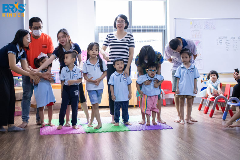 Hoạt động học của trẻ mầm non - Hoạt động học của trẻ mầm non được xây dựng dựa trên 5 lĩnh vực phát triển chính của trẻ mầm non, giúp trẻ lớn lên một cách toàn diện cả về thể lực, trí tuệ, cảm xúc và thẩm mỹ.