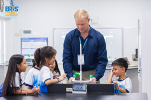 Học phí Tiểu học trường quốc tế BRIS - BRIS không chỉ sở hữu mức học phí tiểu học quốc tế cạnh tranh, mà còn mang đến môi trường học tập chuẩn Mỹ với chất lượng học thuật được bảo chứng.