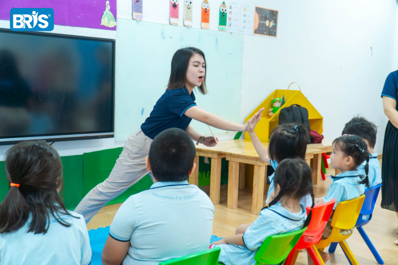 Kỹ năng sống cho trẻ em - Kỹ năng giao tiếp với những người xung quanh