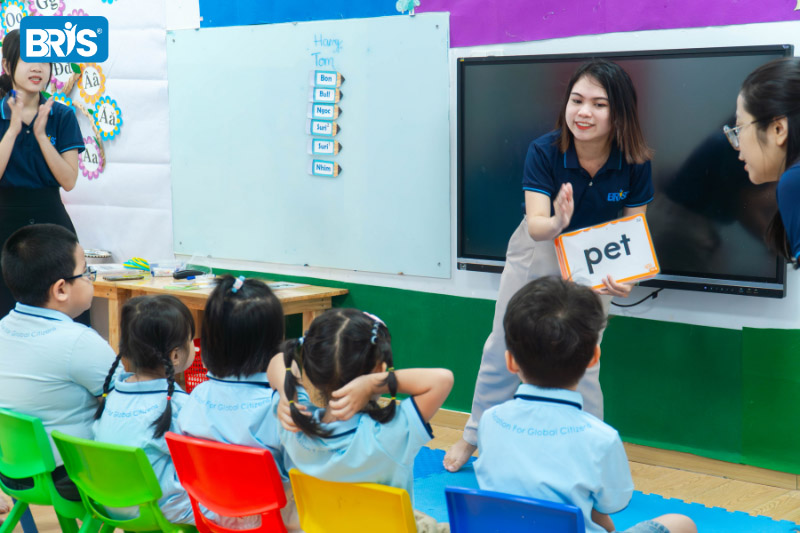 Kỹ năng sống cho trẻ em - Dạy trẻ kỹ năng làm việc nhóm để trẻ biết hợp tác, chia sẻ và tôn trọng bạn bè