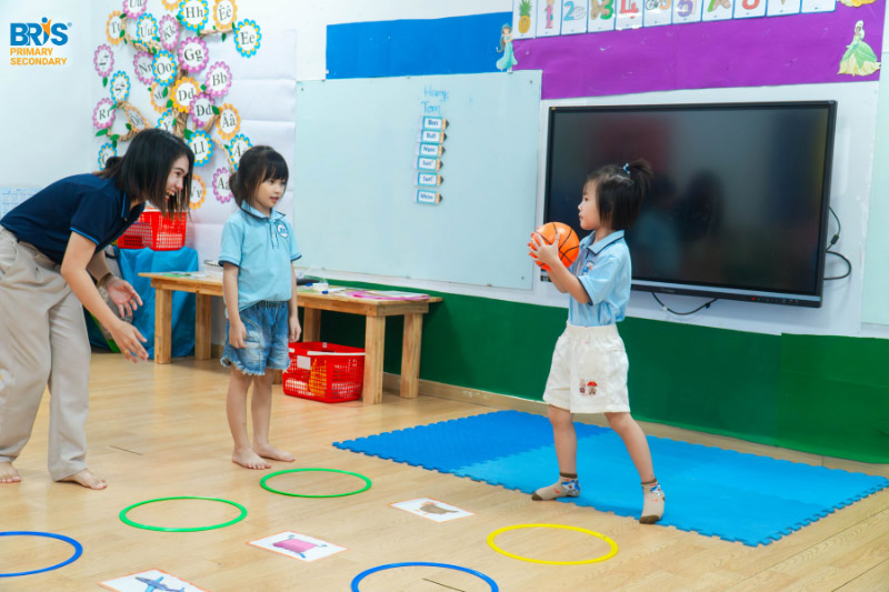 Làm thế nào để con tập trung hơn - Khuyến khích trẻ tham gia các hoạt động thể chất