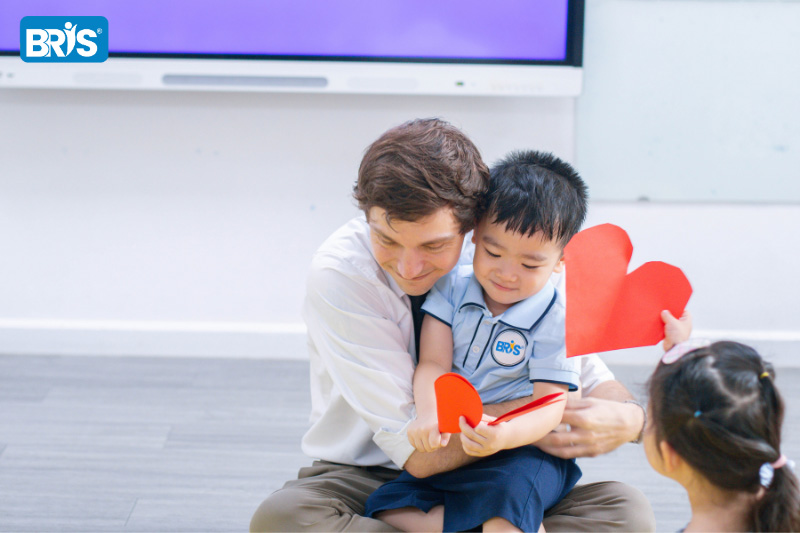 Mấy tuổi nên cho trẻ đi mẫu giáo - Việc xác định thời điểm phù hợp để cho bé bắt đầu đi mẫu giáo phụ thuộc vào sự phát triển thể chất, tâm lý và khả năng hòa nhập của mỗi trẻ.