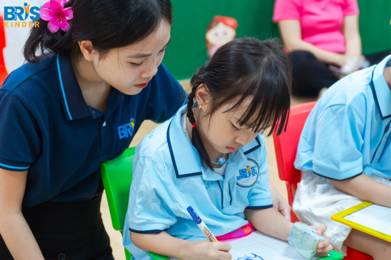 FasTracKids không chỉ đơn thuần cung cấp kiến thức học thuật mà còn tập trung vào việc khơi dậy niềm đam mê học hỏi trọn đời.