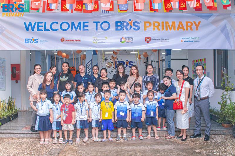 Chương Trình Học Tiếng Anh Tiểu Học - Chương trình tiếng Anh tại BRIS giúp con học chuẩn quốc tế, phát âm tự nhiên, tự tin giao tiếp và xây nền tảng vững chắc cho tương lai.