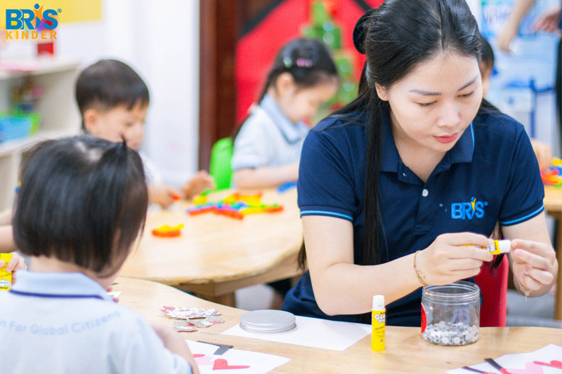 IEYC là gì - IEYC giúp trẻ phát triển cân bằng, không thiên lệch về học thuật hay kỹ năng đơn lẻ.