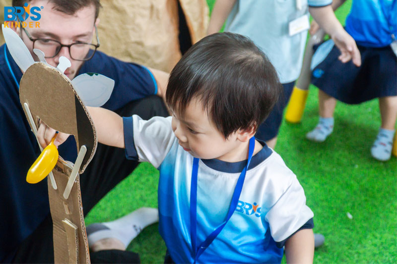 lớp mầm là mấy tuổi - Mẫu giáo BRIS dành cho trẻ từ 16 tháng–6 tuổi (Nursery đến K3), lộ trình liền mạch giúp con vững vàng bước vào lớp 1.