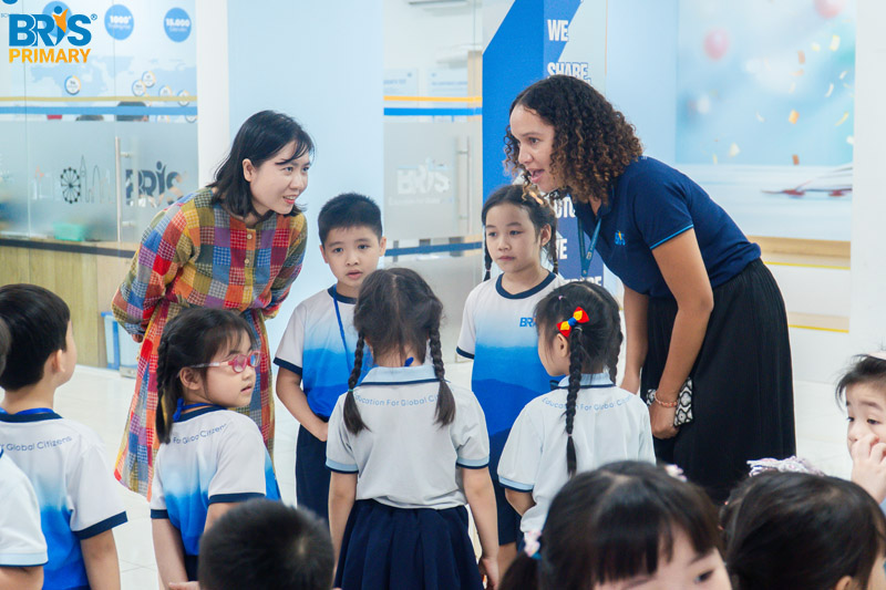Chương Trình Học Tiếng Anh Tiểu Học - Tiểu học là “thời kỳ vàng” để con học tiếng Anh tự nhiên, phát âm chuẩn và tự tin mở rộng tương lai.