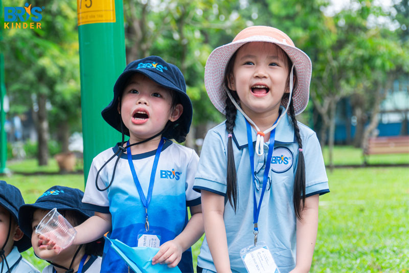 Kỹ năng bảo vệ bản thân cho trẻ mầm non - Trẻ cần phải biết cách nhận diện người lạ và hành vi đáng ngờ