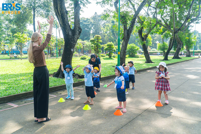 Kỹ năng bảo vệ bản thân cho trẻ mầm non - Cha mẹ cần phải dạy kỹ năng bảo vệ bản thân cho trẻ mầm non từ sớm