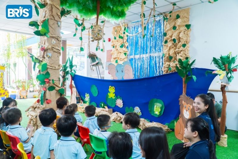 Các phương pháp giáo dục mầm non - Chương trình học tập được tổ chức theo chủ đề gần gũi với đời sống trẻ