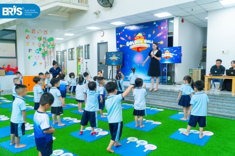Cách đọc truyện cho bé 2 tuổi - Tại BRIS Kinder, lộ trình cá nhân hóa và môi trường song ngữ sĩ số nhỏ giúp trẻ yêu ngôn ngữ một cách tự nhiên, tự tin ứng dụng vào đời sống mỗi ngày.