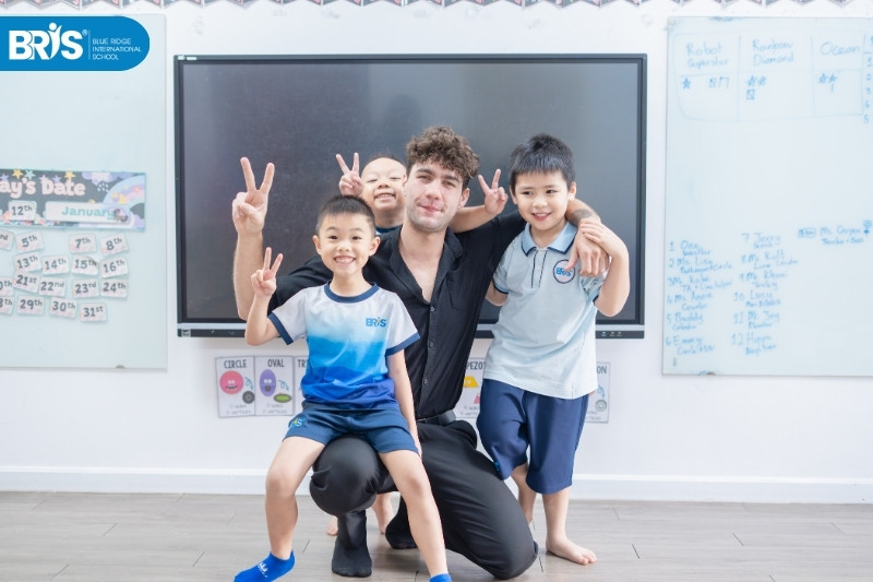 Khi nào nên cho trẻ đi học - Tránh ép buộc, thiếu nhất quán và phản ứng quá mức sẽ giúp trẻ nhẹ nhàng thích nghi với ngày đầu đến lớp.