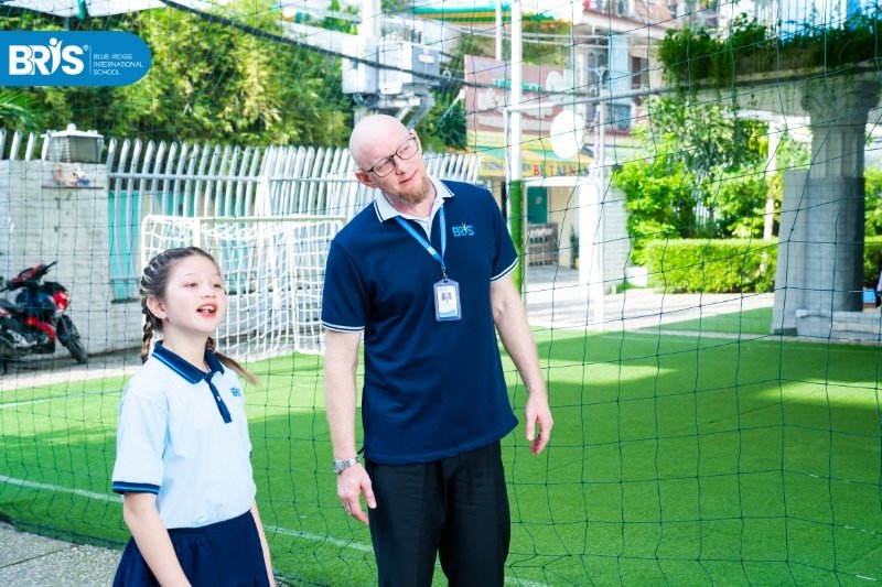 cách rèn luyện sự tự tin - Tự tin là khi trẻ tin vào khả năng của mình, dám thử, dám nói và xem sai sót là một phần tự nhiên của quá trình học hỏi.