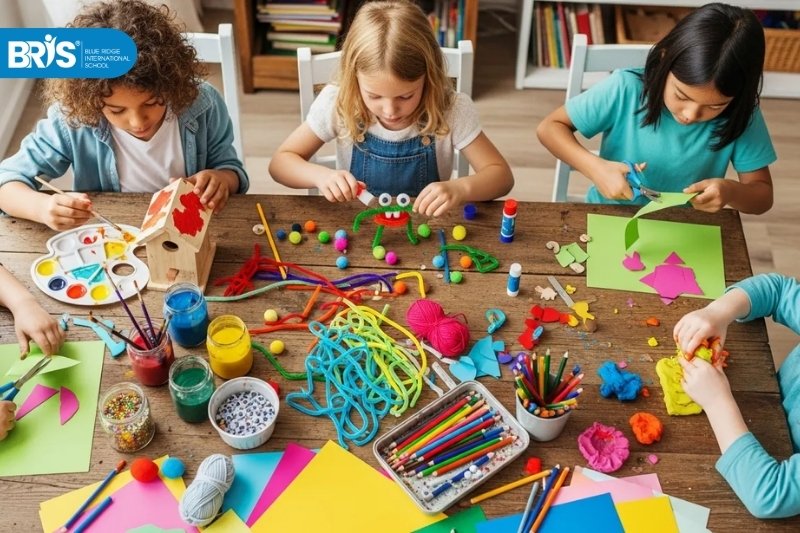 cách dạy trẻ 5 tuổi học chữ số - Phương pháp này kết hợp nhận số và hiểu số lượng, giúp trẻ học qua tay nghề và trí tưởng tượng.