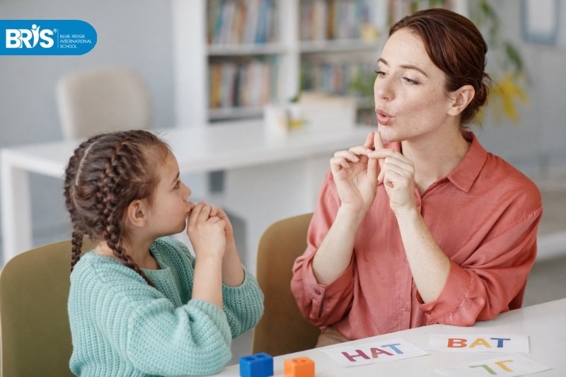 Dạy tiếng Anh cho bé mẫu giáo - Tập cho bé giao tiếp đơn giản mỗi ngày