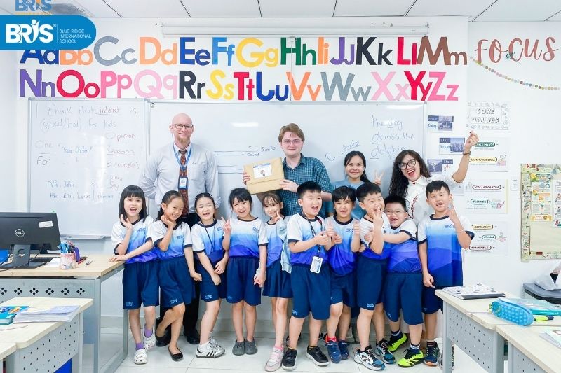 Kỹ năng sống lớp 1 - Trường tiểu học vận hành dựa trên những quy định nghiêm ngặt về thời gian và cường độ học tập