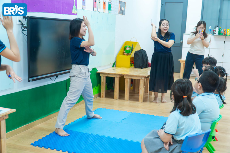 Lợi ích khi học ngoại ngữ - BRIS mang đến môi trường học tập chuẩn quốc tế, giúp trẻ sử dụng tiếng Anh một cách tự nhiên