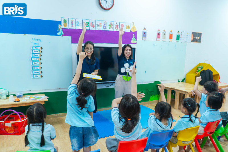 Lợi ích khi học ngoại ngữ - Học ngoại ngữ sớm không làm mất tiếng mẹ đẻ nếu trẻ được phát triển song song đúng cách