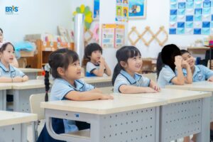 ẻ cần được sống trong môi trường phù hợp, được thực hành thường xuyên và được người lớn đồng hành một cách nhất quán.