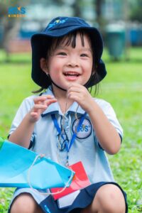 Tại BRIS, trẻ được thực hành các kỹ năng an toàn thông qua hoạt động nhập vai sinh động trong chương trình FasTracKids.
