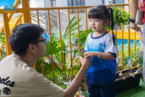 Trang bị kỹ năng từ sớm giúp trẻ vững vàng hơn trên hành trình học tập, trưởng thành và hội nhập.