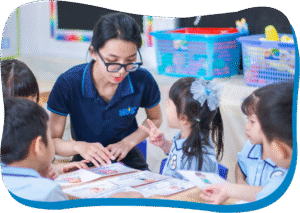 Tại BRIS, giáo viên theo sát từng học sinh để hiểu rõ khả năng tập trung, thói quen học tập và phản ứng trong quá trình tiếp thu kiến thức.