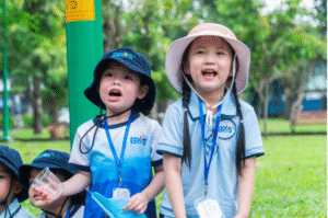 Học tập là nền tảng, vui chơi là chất xúc tác giúp trẻ phát triển toàn diện cả trí tuệ lẫn cảm xúc.