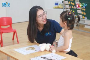 ự hướng dẫn trực tiếp của giáo viên vì thế là một phần quan trọng trong quá trình hình thành nền tảng ngữ âm.